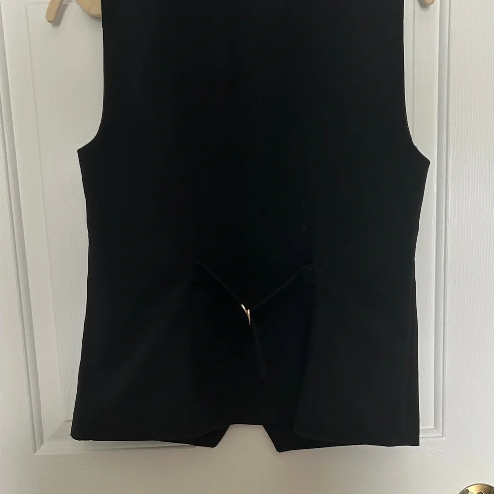 A&F Mara Button-Through Vest - Picture 3 of 4